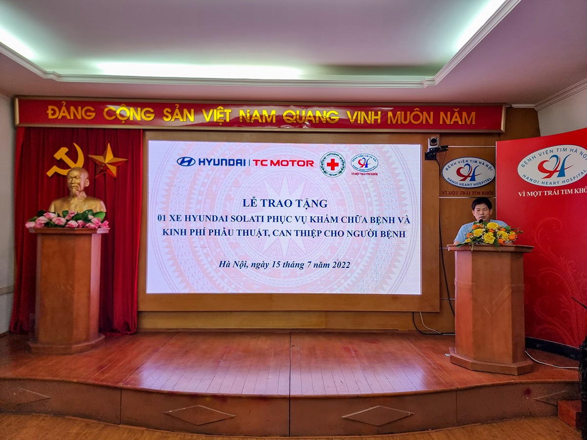 Hyundai Thành Công Việt Nam trao tặng xe Solati cho bệnh viện tim Hà Nội