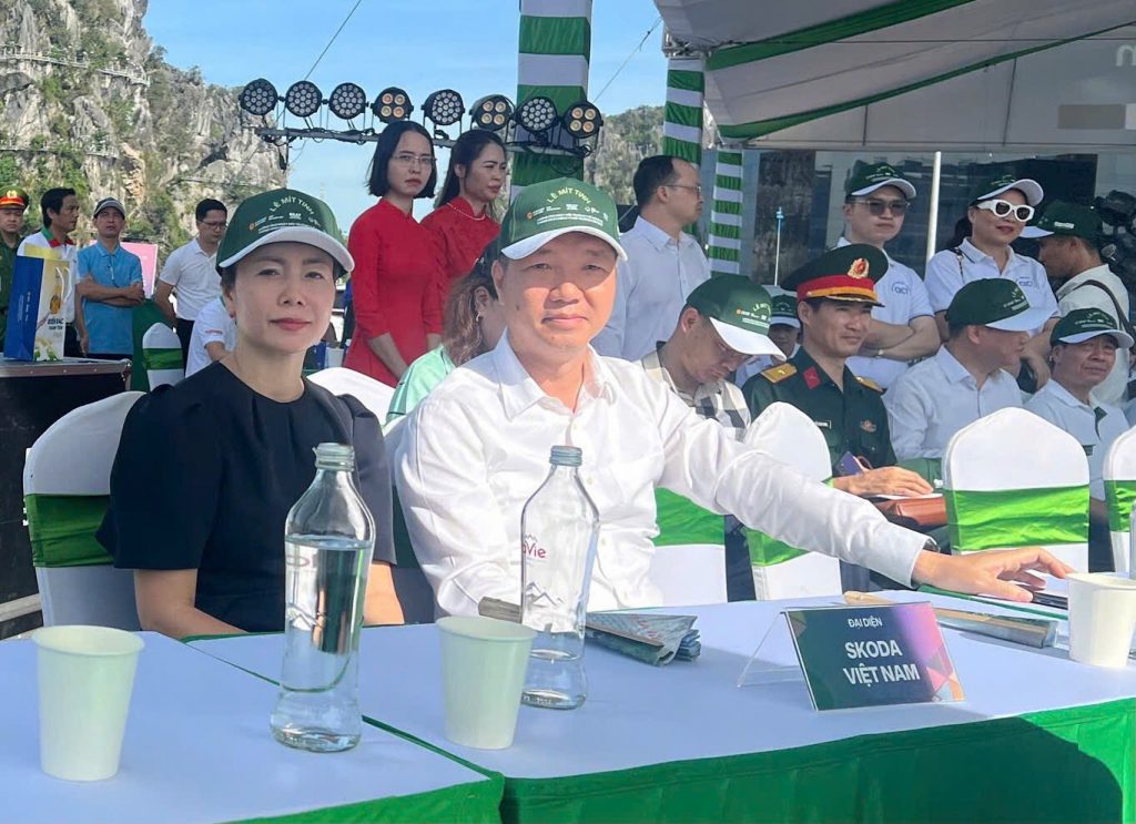 Skoda Viet Nam Dong Hanh Cung Chien Dich Chong O Nhiem Nhua 1