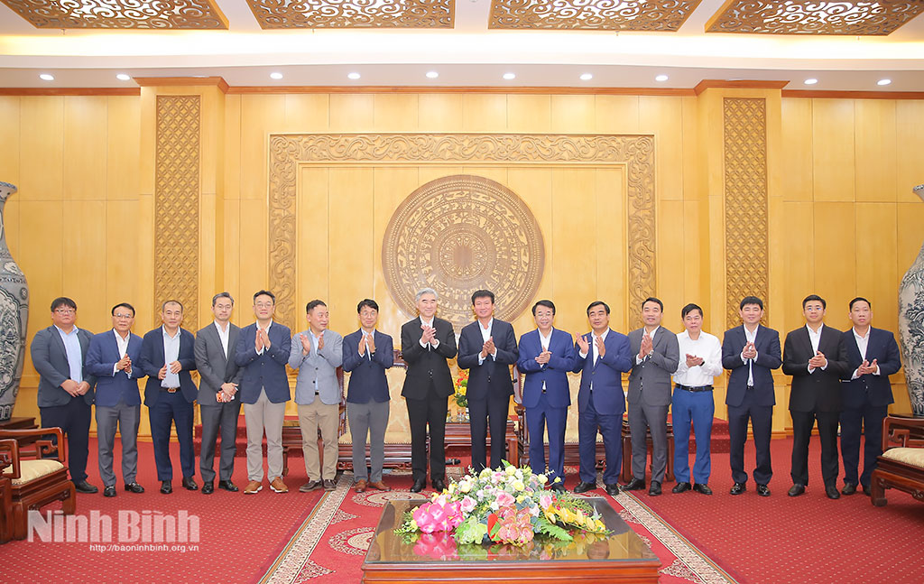 Dong Chi Bi Thu Tinh Uy Tiep Va Lam Viec Voi Tap Doan D6ef