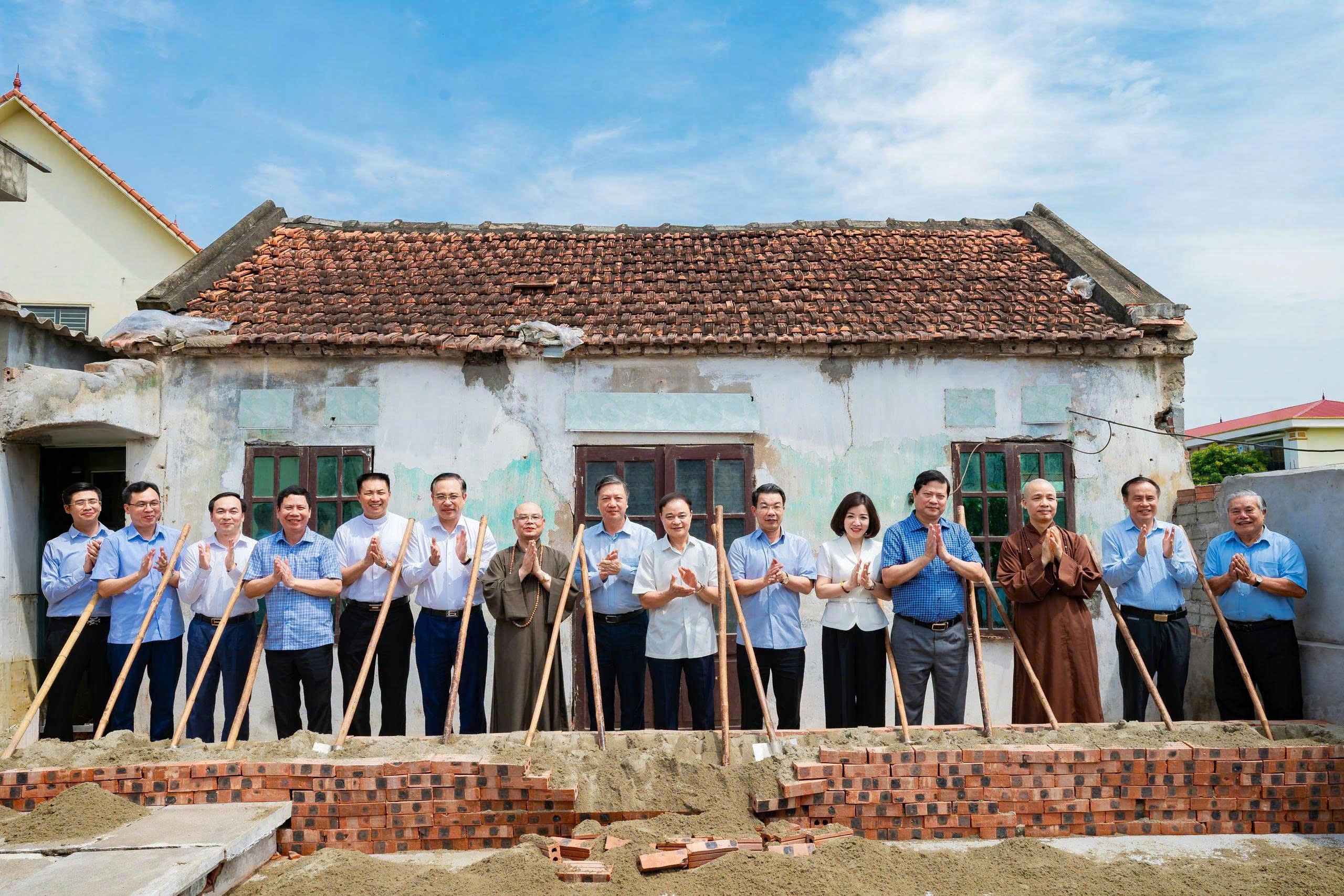 Hyundai Thành Công đồng hành xây dựng, sửa chữa nhà “Ấm tình đoàn kết lương giáo” tại Ninh Bình