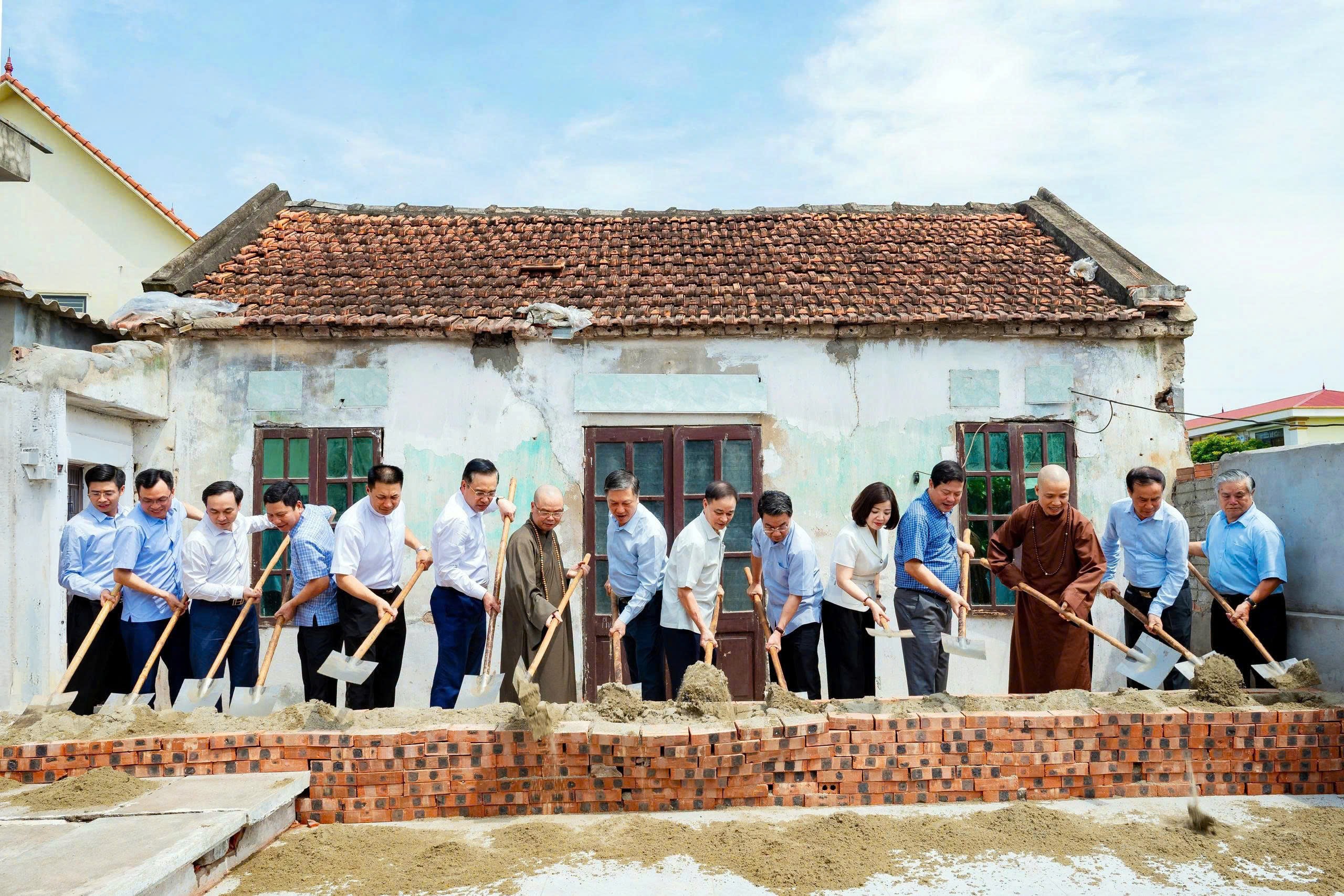 Hyundai Thành Công đồng hành xây dựng, sửa chữa nhà “Ấm tình đoàn kết lương giáo” tại Ninh Bình